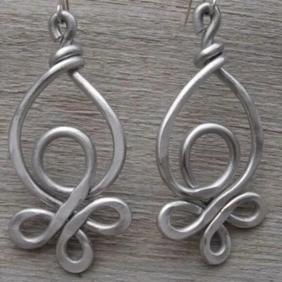 Vintage Retro Bohemian Large Celtic Knot Dangle Earrings Silver Electro-Plated - Picture 2 of 2